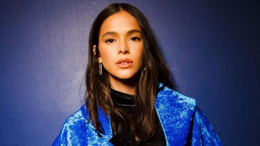Besouro Azul: Bruna Marquezine elogia caracterização do par romântico