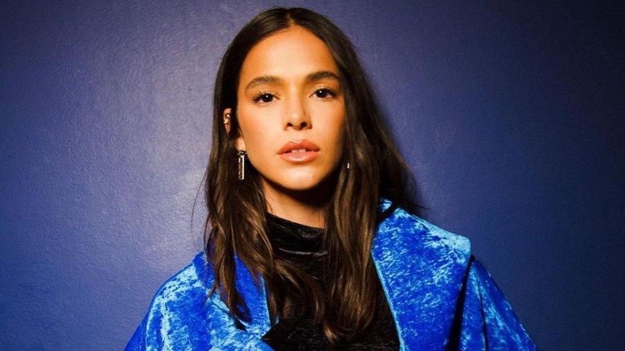 Bruna Marquezine se diverte com elenco de 'Besouro Azul' nos EUA