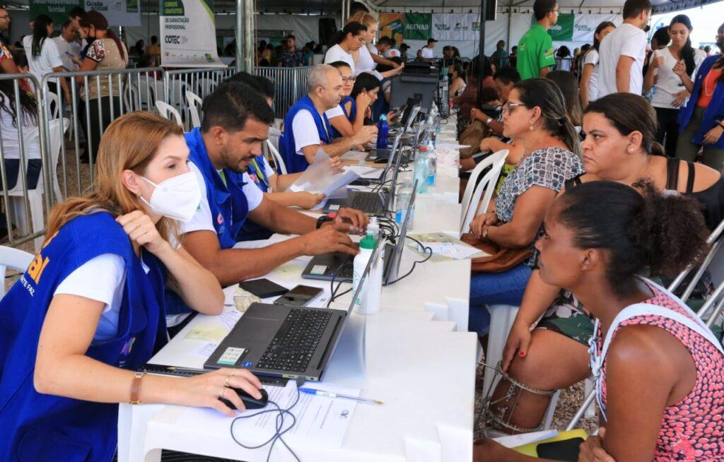 Caravana do Goiás Social atende população de Uruaçu