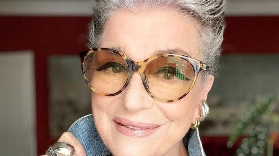 Costanza Pascolato assina livro-caixinha com 100 perguntas sobre moda