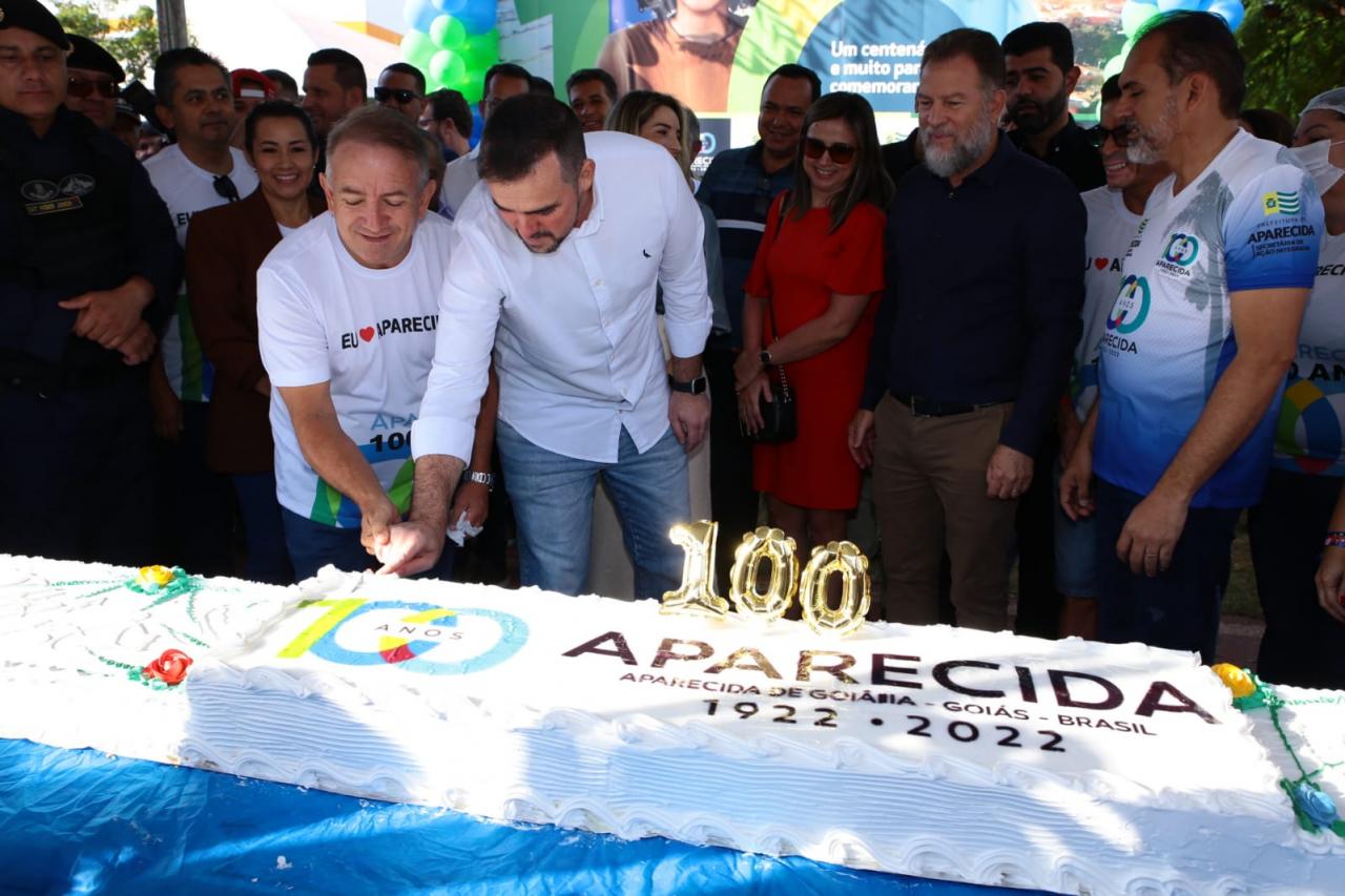 Desfile cívico celebra 100 anos de Aparecida