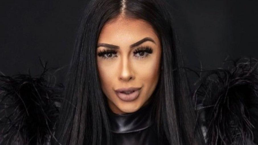 Fernanda Medrado lança singles com nomes de ex-namorados