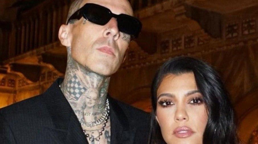 Kourtney Kardashian bebe sêmen do marido em tratamento para engravidar