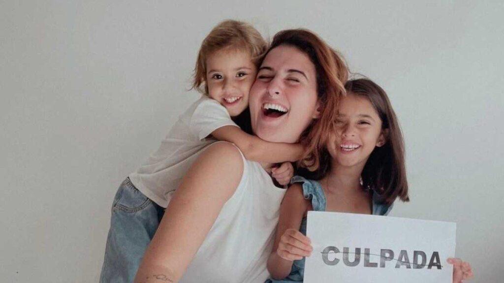 'Me via como carrasca': influencer discute maternidade e atrai famosas