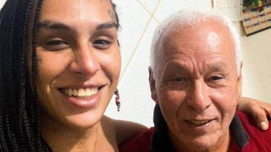 Morre pai de Linn da Quebrada; cantora se reaproximou antes do 'BBB'