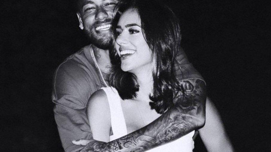 Neymar e Bruna Biancardi surgem abraçados em clique: 'Foto favorita'