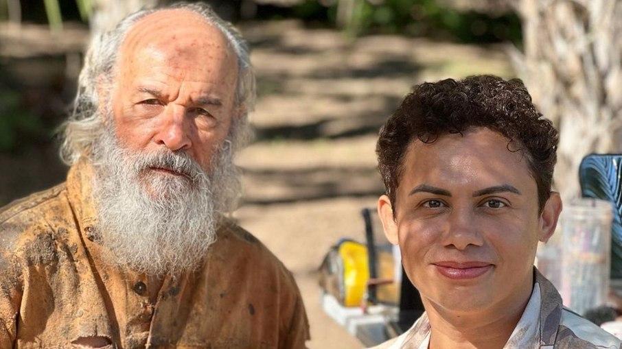 Pantanal: Silvero Pereira exalta Osmar Prado nos bastidores da novela