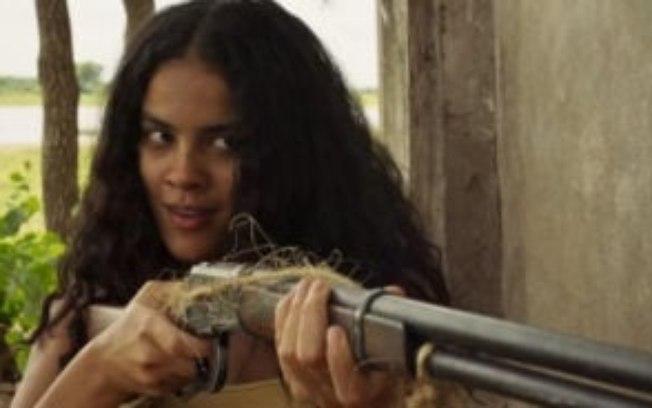 Pantanal: Velho do Rio leva um tiro no peito e recebe ajuda das trevas