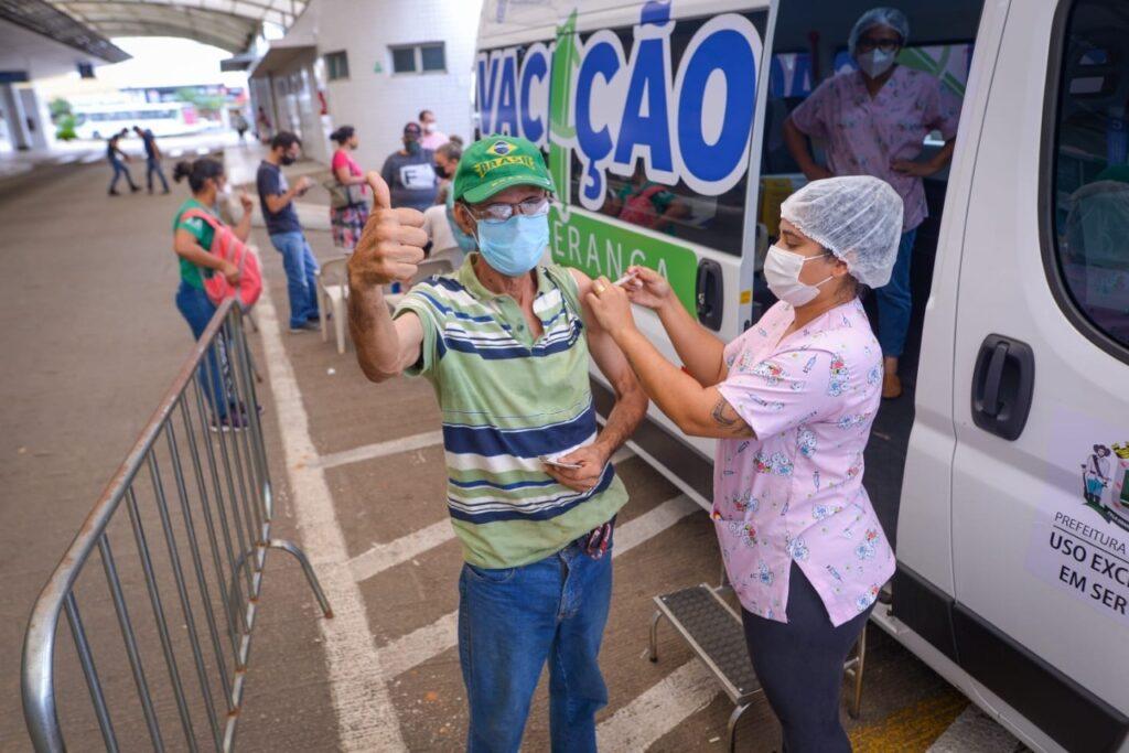 Prefeitura de Goiânia leva van da VacinAção a cinco regiões, nesta semana