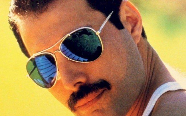 Álbuns de selos postais de Freddie Mercury ganham exibição em Londres