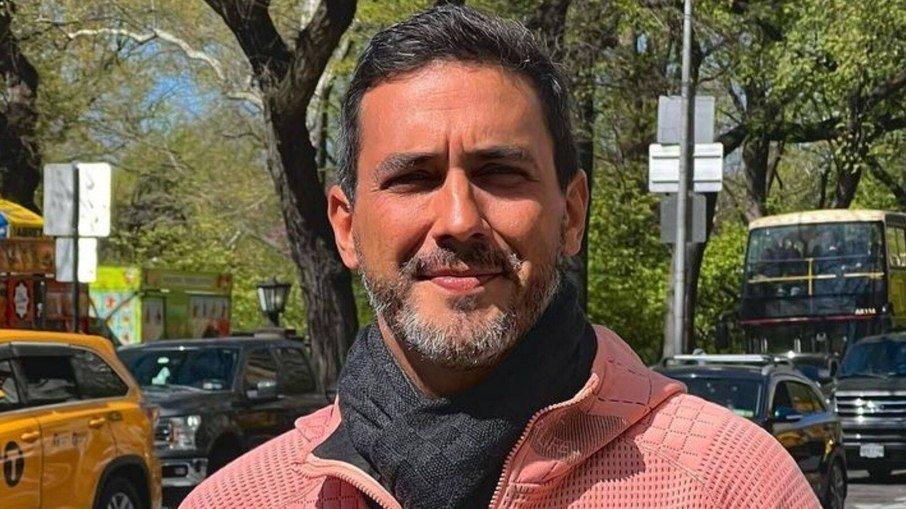 André Marques fica envergonhado com pedido de fã: 'Ousado'