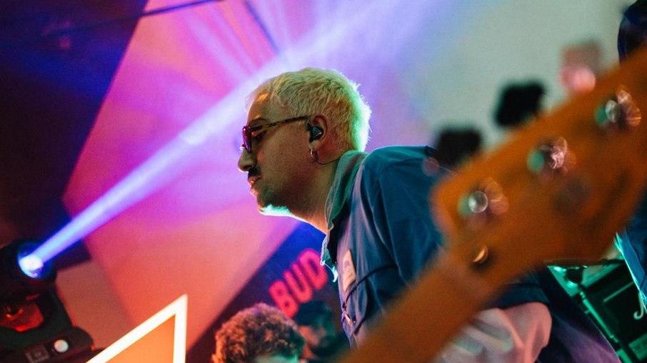 Banda Jovem Dionísio faz show surpresa e gratuito em rua de São Paulo