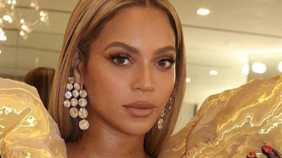 Beyoncé anuncia nome e data de lançamento de novo projeto