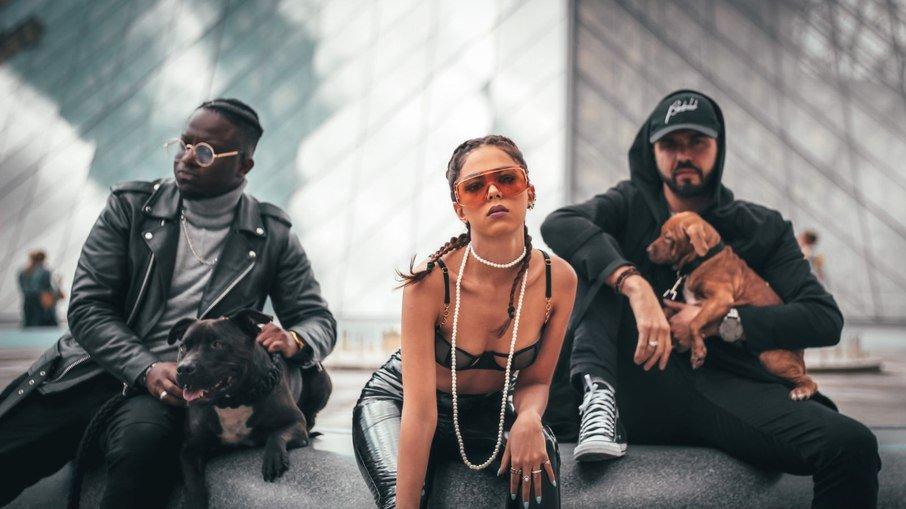 Ella e Yina Rose entregam detalhes da gravação de clipe em Paris