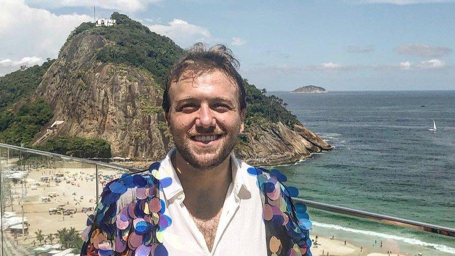 Ex-apresentador da CNN Brasil revela medo de se assumir gay