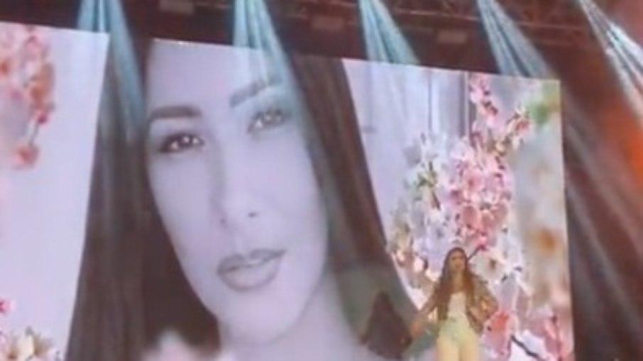 Homenagem de Simone para Simaria em show vira piada na web: 'Velório'