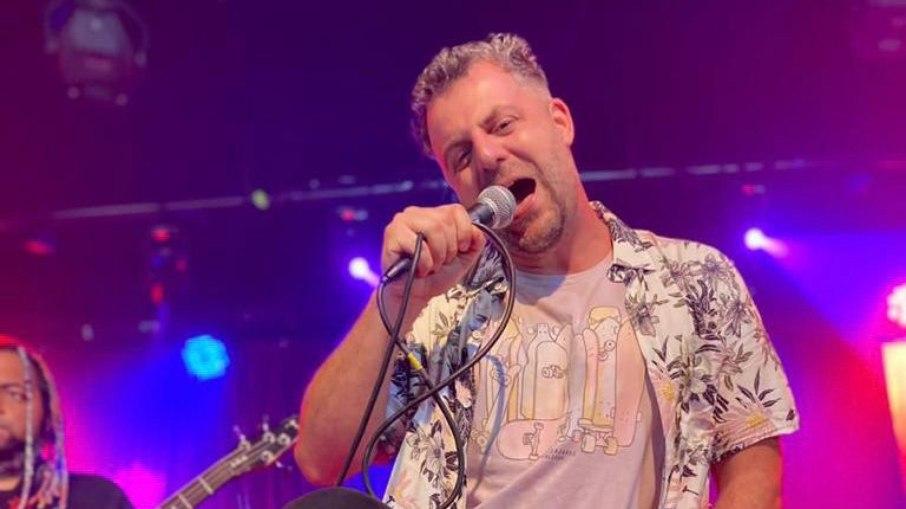 Jurado do 'Canta Comigo' estreia novo show em bar de São Paulo