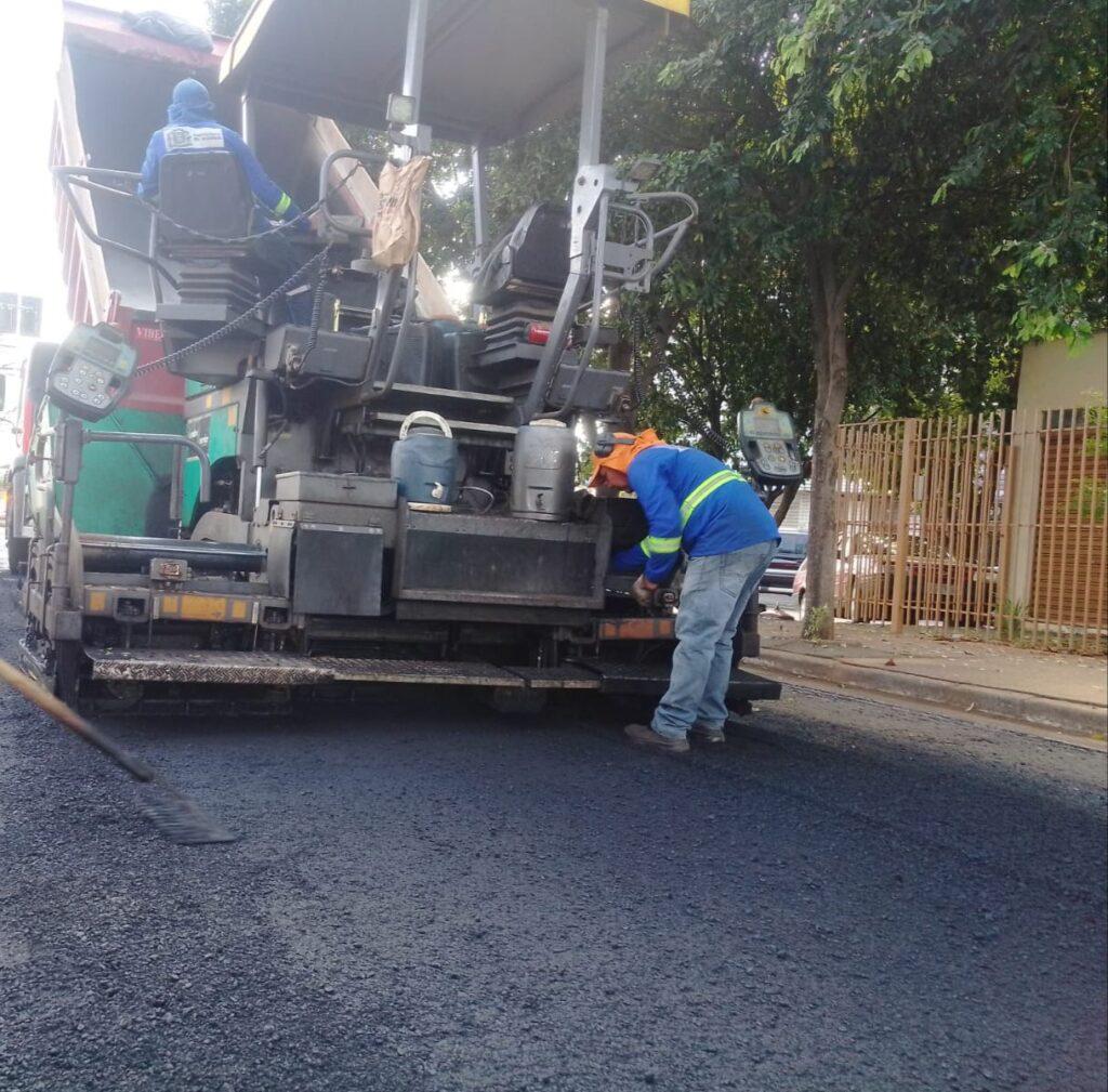 Prefeitura de Goiânia limpa bocas de lobo em 12 bairros, e reconstrói pavimentação, nesta terça-feira (07/06)
