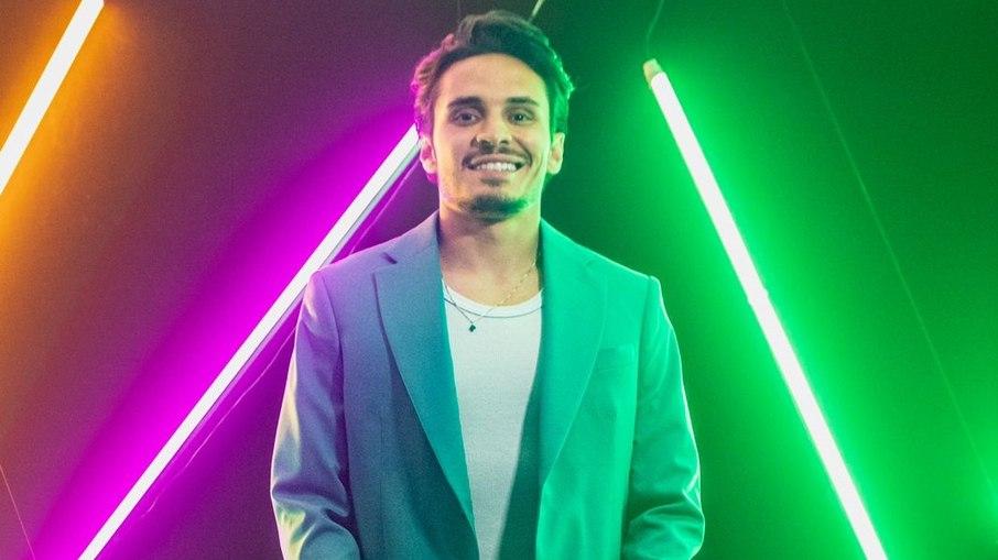 Raphael Veiga celebra 27 anos com festa temática e amigos do Palmeiras