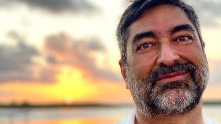 Zeca Camargo passa por cirurgia de emergência