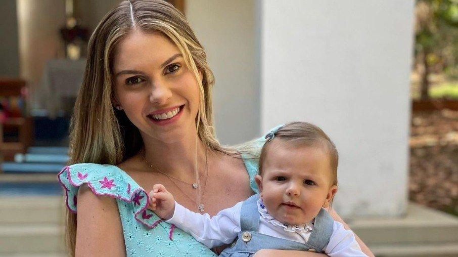 Bárbara Evans rebate críticas de colunista por ter babás: 