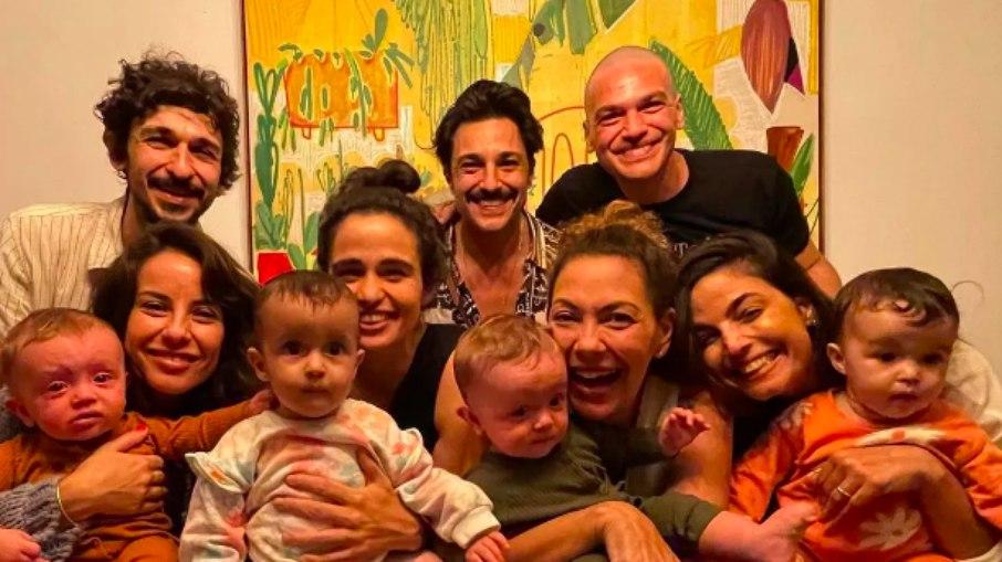 Fabiula Nascimento e Emilio Dantas comemoram 6 meses dos gêmeos