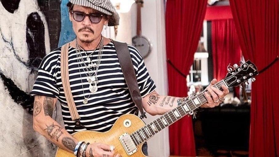 Johnny Depp escreve músicas sobre processo contra Amber Heard