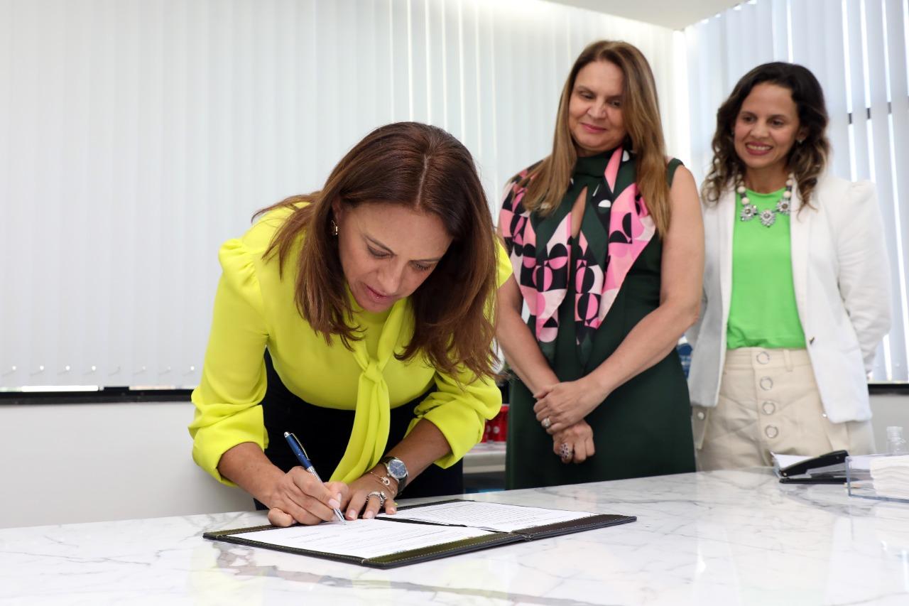 OVG e Adial assinam Termo de Cooperação Técnica que oferecerá vagas de emprego a bolsistas do ProBem