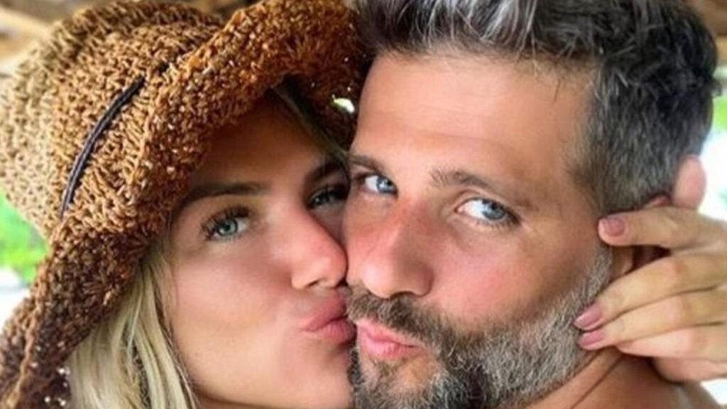 Bruno Gagliasso exalta a esposa durante topless em quarto de hotel: Admirando!”