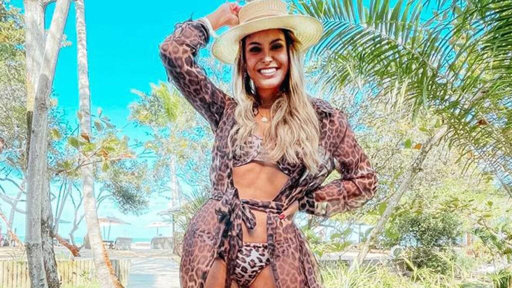 Com corpo escultural, Sarah Andrade desfila em praia de Punta Cana: “sereia do mar!”
