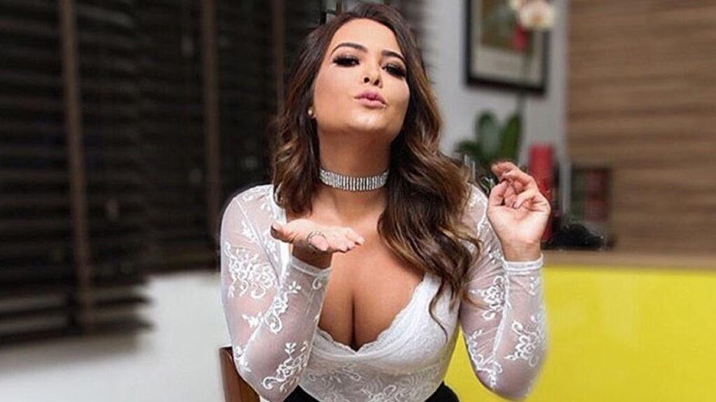 Geisy Arruda aposta em top transparente e revela ‘comissão’ turbinada: “maravilhosa!”