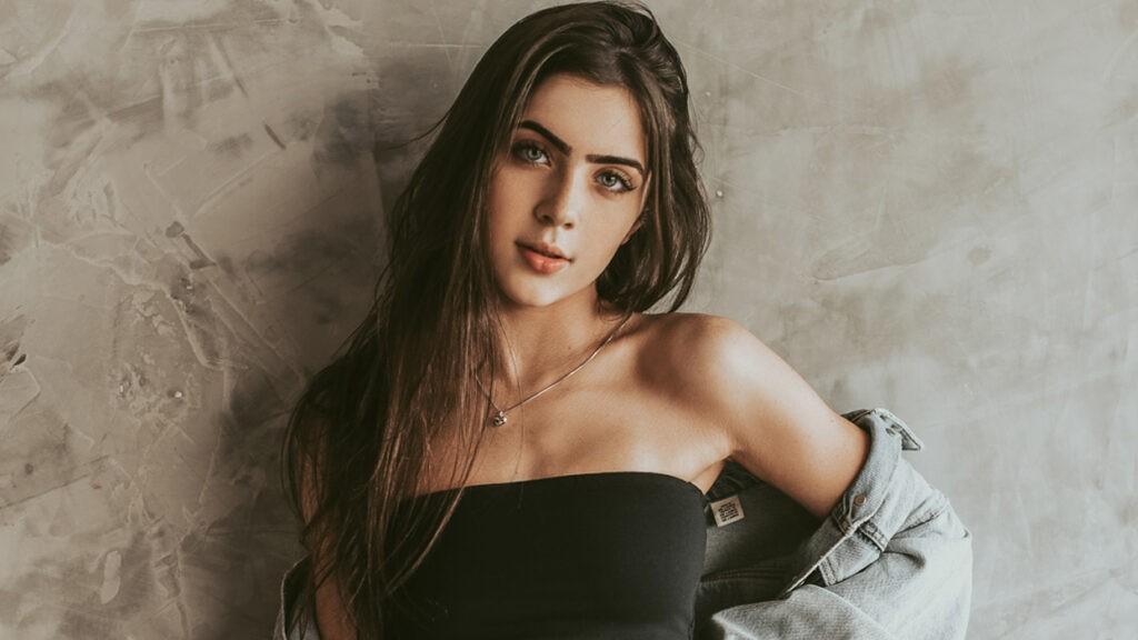 Jade Picon comemora aniversário na praia e dança de biquíni molhado: “Maravilhosa!”