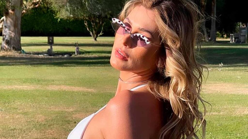 Lívia Andrade exibe corpo exuberante em vestido transparente: “verdadeira diva!”