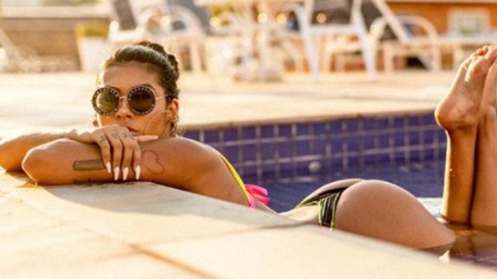 Pocah curte férias em Punta Cana e apostas em biquíni fio durante banho: “perfeição!”