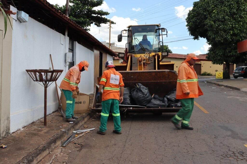 Prefeitura de Goiânia realiza remoção de 1,5 mil tonelada de entulhos em 50 bairros, nesta terça-feira (20/09)