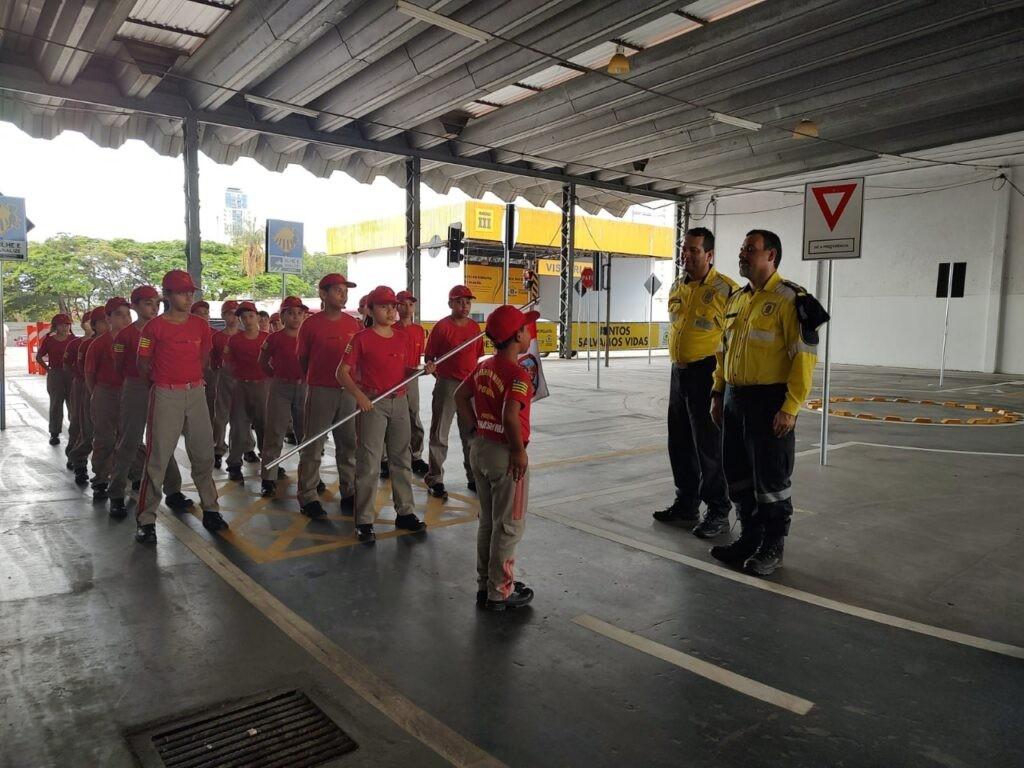 Projeto Educação e Mobilidade recebe bombeiros mirins na pista educativa da SMM, nesta segunda-feira (26/09)