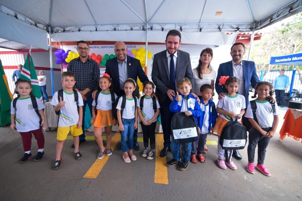 Rogério Cruz entrega revitalização da Escola Municipal Deputado Jamel Cecílio, e parabeniza comunidade escolar por nota 6,5 no Ideb