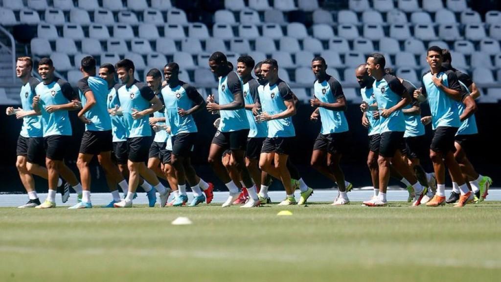 Botafogo encara o Fluminense no Maracanã neste domingo