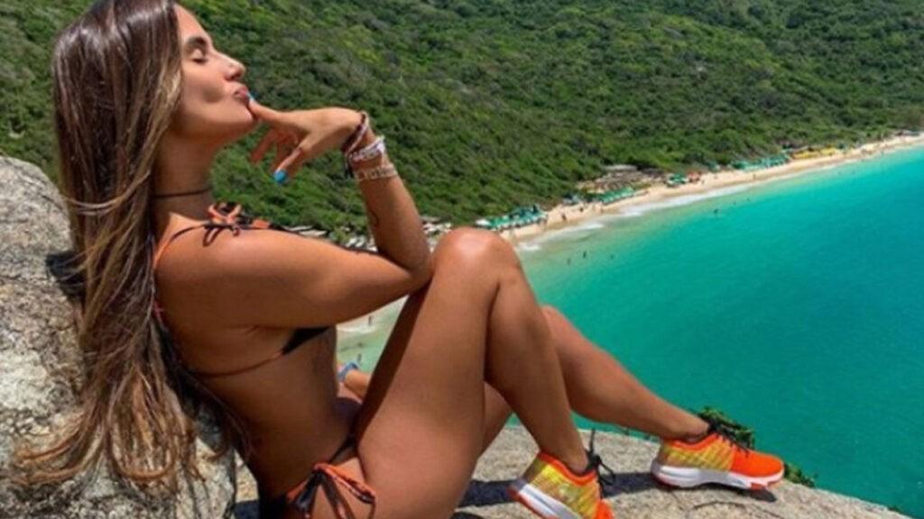 Carol Peixinho exibe corpão arrasador em dia de sol: “brilha mais que o soool!”