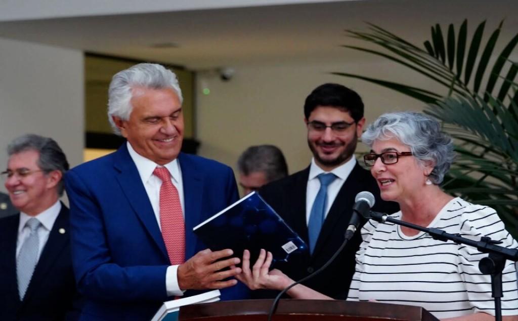 Governador participa de lançamento de livro sobre transporte coletivo da Grande Goiânia