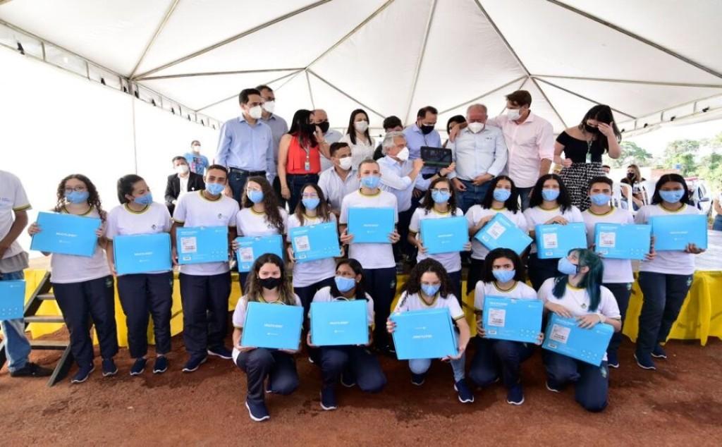 Governo de Goiás já distribuiu mais de 123 mil notebooks a estudantes
