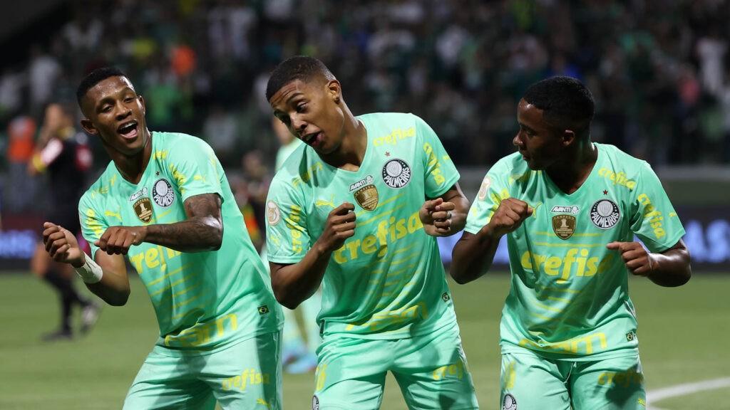 Palmeiras vence o Avaí e chega ao 18º duelo invicto no Brasileirão