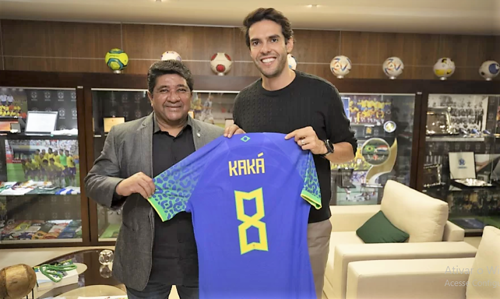 Pentacampeão em 2002, Kaká visita a CBF e diz que Seleção está no caminho certo