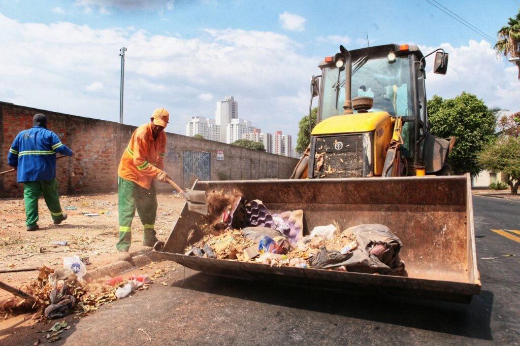 Prefeitura de Goiânia realiza remoção de entulhos e frente de limpeza em 60 bairros, nesta quinta-feira (13/10)