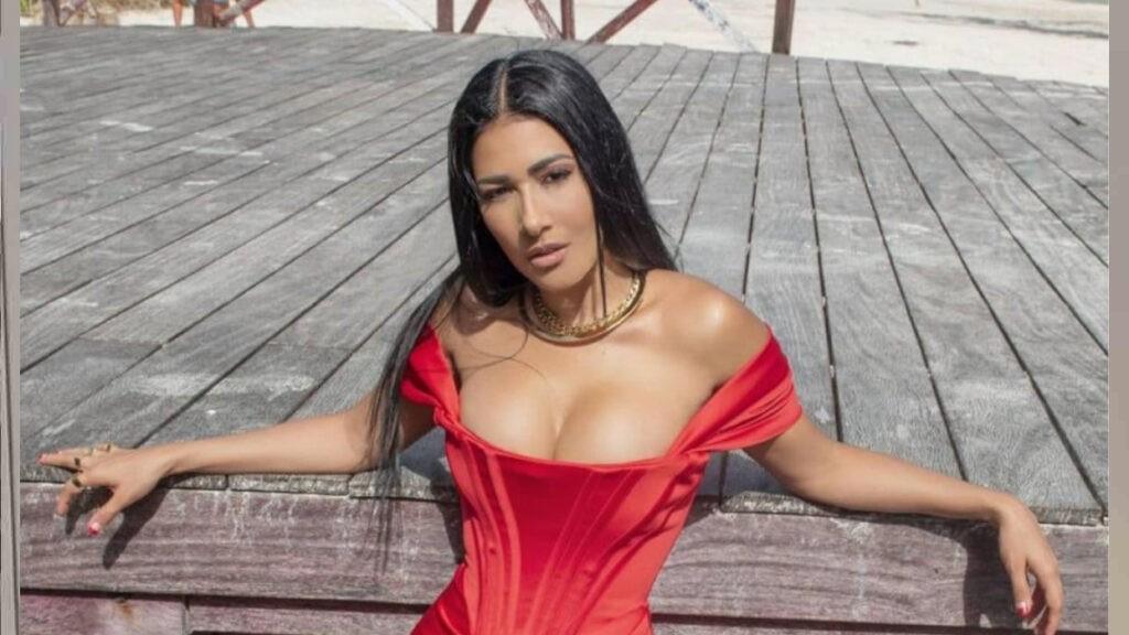 Simaria apresenta evento internacional com look ousado e quase mostra demais: “Miami!”