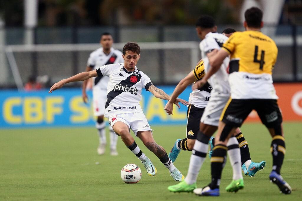 Vasco vence de virada o Criciúma em São Januário pela série B do Brasileirão