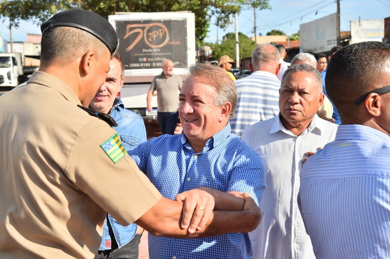 Prefeito Vilmar Mariano lança frente de serviços no Colina Azul e região
