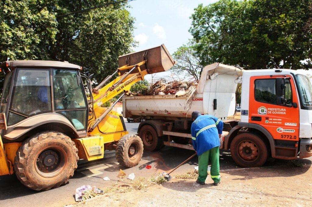 Prefeitura de Goiânia executa serviços de limpeza urbana em 75 setores, nesta segunda-feira (07/11)