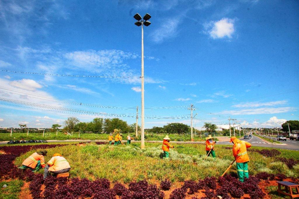 Prefeitura realiza limpeza e manutenção em 26 praças de 19 bairros, nesta quarta-feira (23/11)