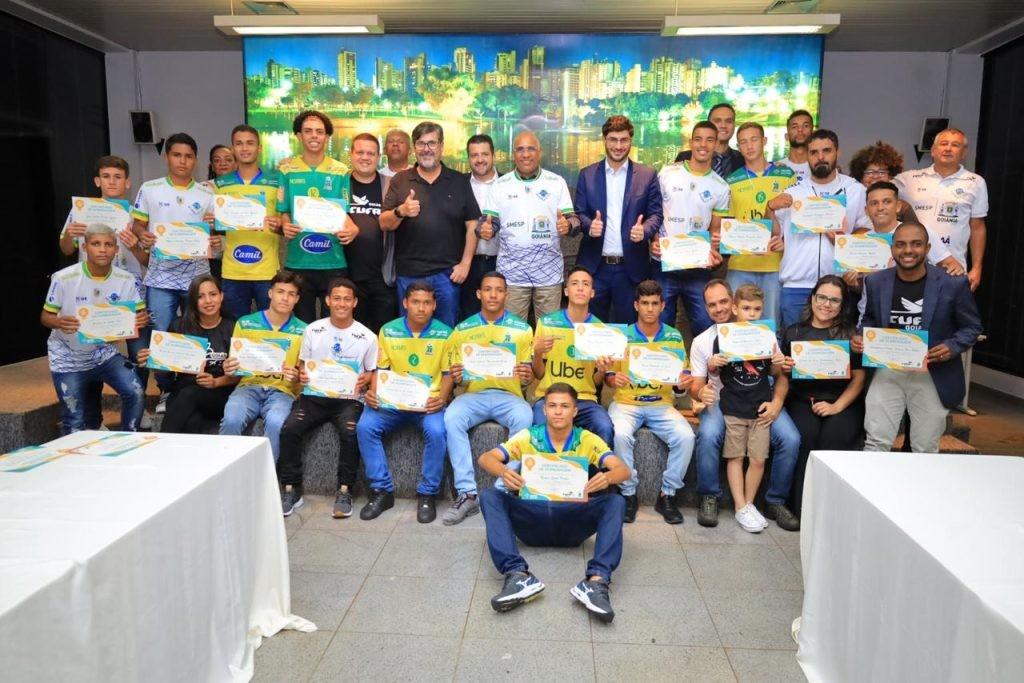 Rogério Cruz recepciona seleção goiana vice-campeã na Taça das Favelas Nacional 2022